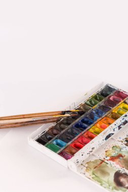 Görüntü boya kovaları ve izole fırçalar