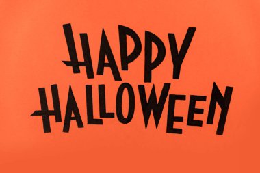 Turuncu arka plan üzerinde siyah logo Cadılar Bayramı boyalı