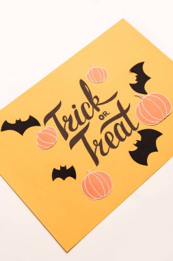 Kabaklar ve yarasalar turuncu zemin üzerine çerçeveye Haloween resim