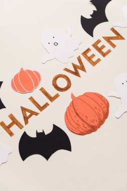 Cadılar Bayramı logosu beyaz arka plan üzerinde el yazısı için yazı metni,