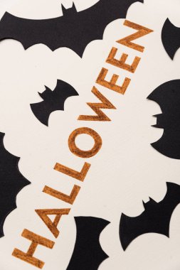 Cadılar Bayramı logosu beyaz arka plan üzerinde el yazısı için yazı metni,