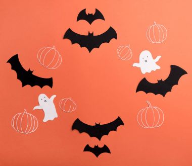 Logo ve metin için kırmızı zemin üzerine haloween sembollerin çerçeve