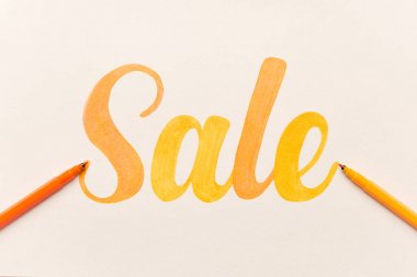 Satılık beyaz zemin üzerine yazı boyalı