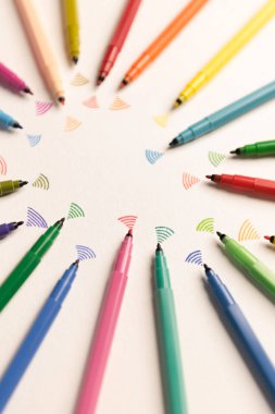 Renkli işaretleri ile boyalı vuruşları Üstten Görünüm