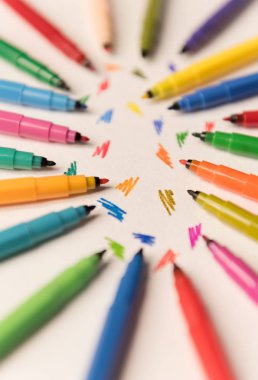 Üstten Görünüm vuruşları işaretleri arasında izole boyalı