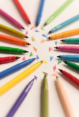 Üstten Görünüm vuruşları işaretleri arasında izole boyalı