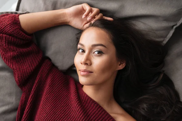 Kazaklı genç bir çekici Asyalı kadın Üstten Görünüm