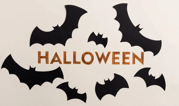 Texto de tipo de letra para el logotipo de Halloween escrito a mano sobre fondo blanco , —  Fotos de Stock
