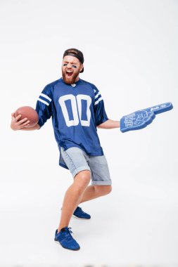 Mavi t-shirt izole duran adam fan çığlık