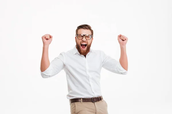 Feliz joven barbudo mostrando gesto ganador . —  Fotos de Stock