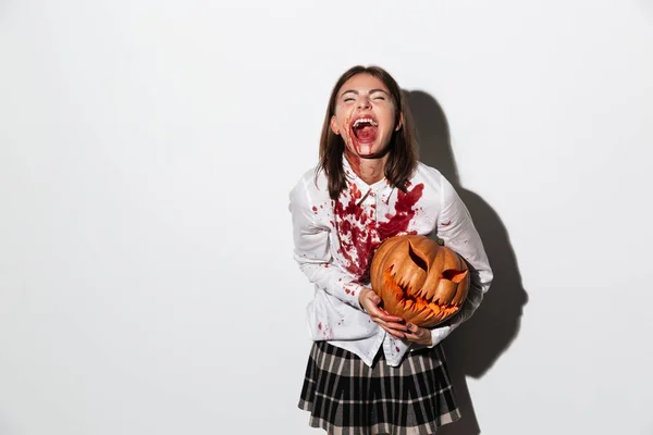 Pazzo terribile donna zombie coperto di macchie di sangue — Foto Stock