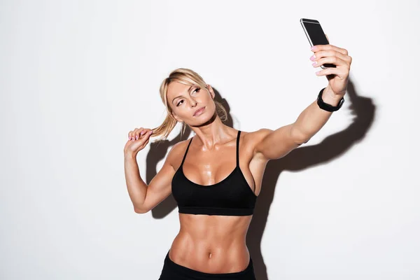 Güzel sağlıklı bir selfie duran alarak sporcumuz uygun — Stok fotoğraf