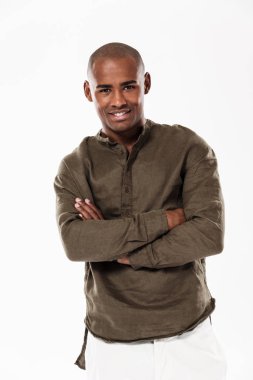 Yakışıklı genç Afrika adam izole ayakta