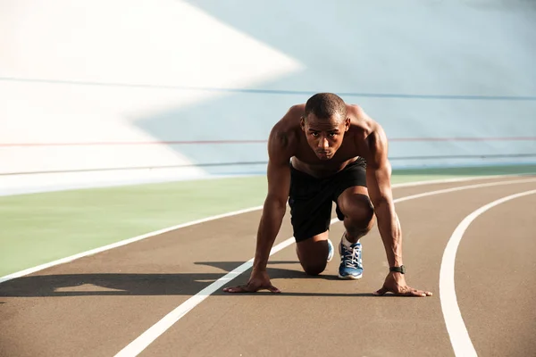 Portret van een fit atletische afro Amerikaanse sporter — Stockfoto