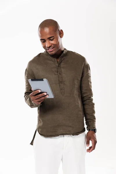 Vertical image of smiling african man using tablet computer — Stock Photo, Image