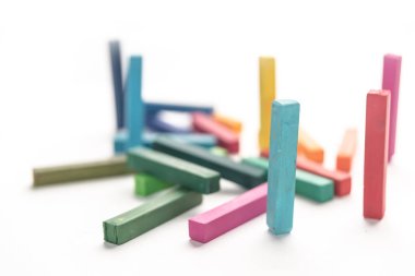 Grup pastel tebeşirler seçici f ile kaotik bir şekilde renkli