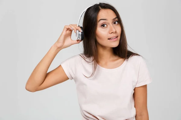 Retrato de uma jovem mulher bonita — Fotografia de Stock