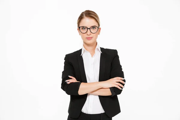 Mulher de negócios loira legal em óculos posando em estúdio — Fotografia de Stock