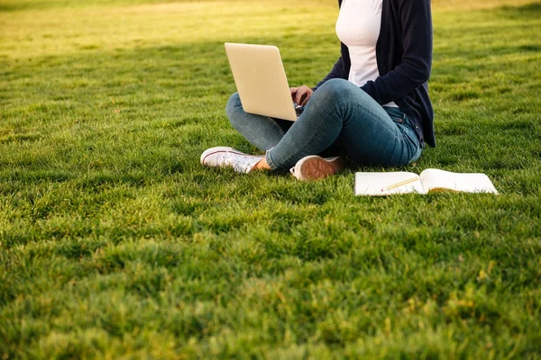 Cropped image of a girl student preparing for exams — Stock Photo, Image