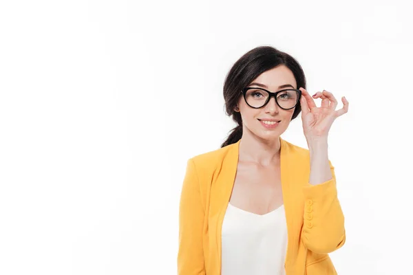 Portrait d'une charmante jeune femme en lunettes — Photo