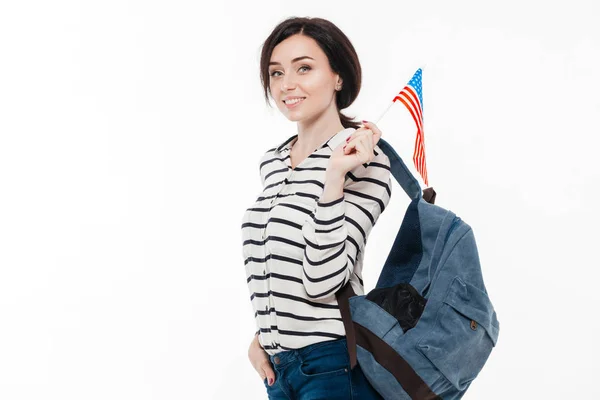 Retrato de uma jovem adolescente sorridente com mochila — Fotografia de Stock