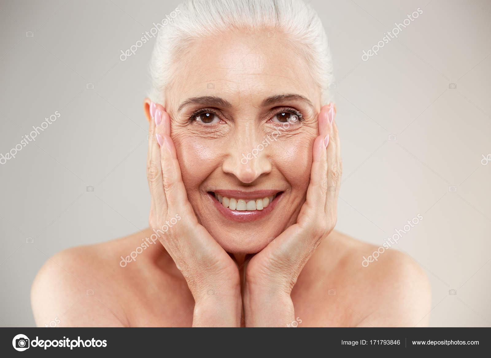 Amazing naked elderly woman posing Stock Photo by ©Vadymvdrobot 171793846