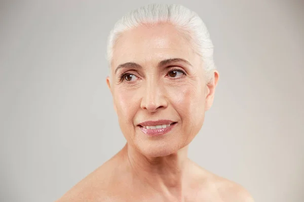 Szépség meztelen vonzó idős nő portréja — Stock Fotó