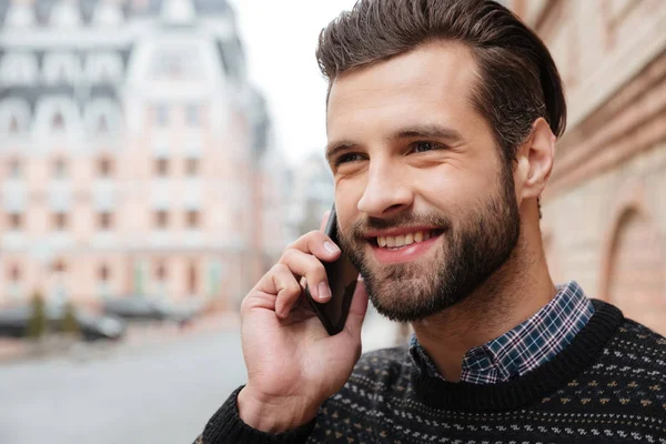 Close up portrait of a smiling attractive man — Stock Photo, Image