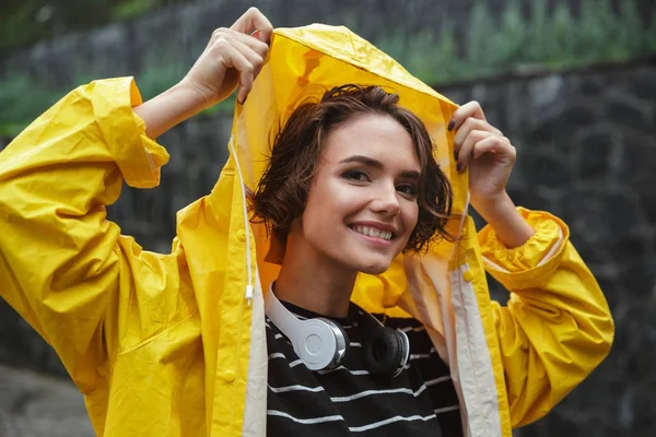Portrait of a smiling joyful teenage girl with headphones — Stock Photo, Image