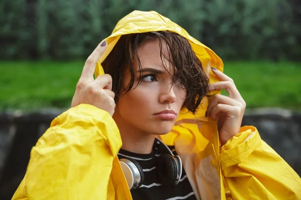 Portrait of a displeased young teenage girl — Stock Photo, Image