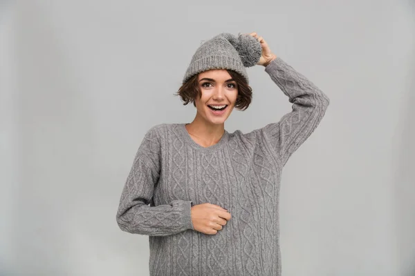 Young lady dressed in sweater and warm hat — Stock Photo, Image