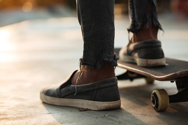 Primer plano de patinadores pies patinaje — Foto de Stock