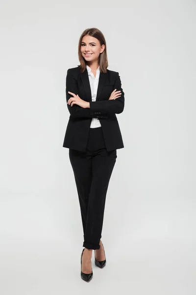 Retrato completo de una atractiva mujer de negocios sonriente — Foto de Stock