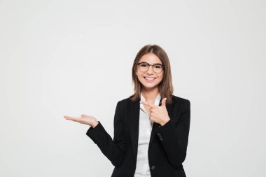 Gülümseyen Genç İş kadınının Portresi