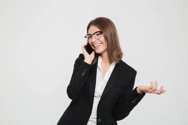 Portret van een lachende mooie zakenvrouw in brillen — Stockfoto