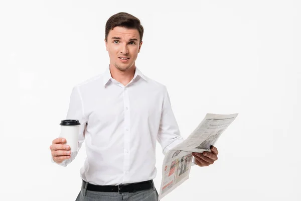 Retrato de um homem confuso frustrado em uma camisa branca — Fotografia de Stock