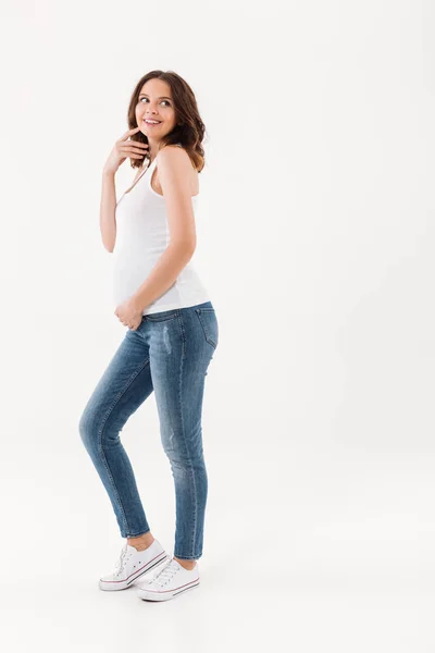 Mujer embarazada feliz de pie aislado — Foto de Stock