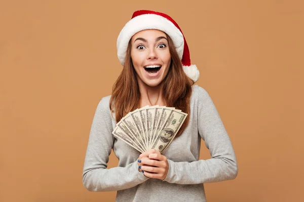 Shocked caucasian lady wearing christmas hat — Stock Photo, Image