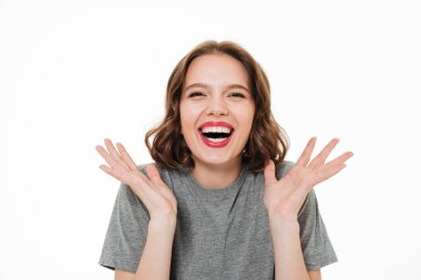 Heyecanlı bir gülümseyen kadın portresi kapatın