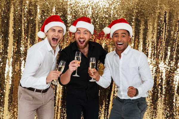 Grupo de felizes amigos multirraciais alegres — Fotografia de Stock