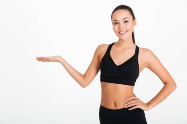 Boşaltmak tutan güzel genç spor kadın.