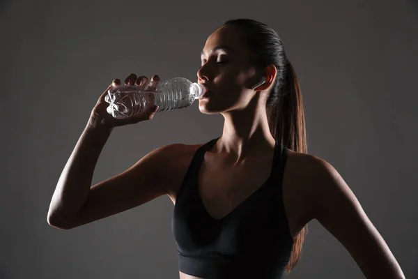 Portrait of a pretty young asian fitness woman — Stock Photo, Image