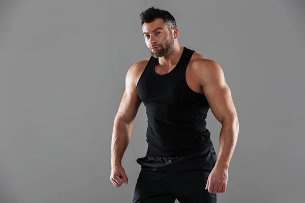 Portrait d'un bodybuilder masculin fort confiant — Photo