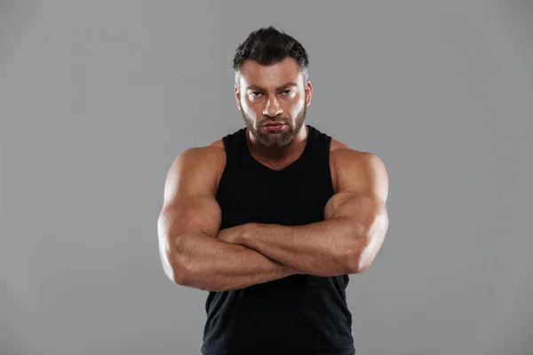 Portret van een zeker sterke mannelijke bodybuilder — Stockfoto