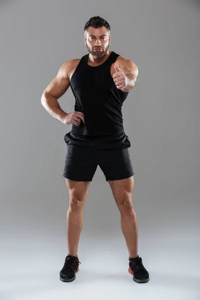 Full length portrait of a confident strong male bodybuilder — Stock Photo, Image