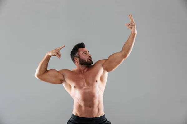 Portrait of a muscular strong shirtless male bodybuilder — Stock Photo, Image