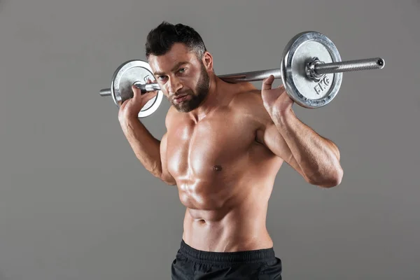 Retrato de um fisiculturista masculino sem camisa forte concentrado — Fotografia de Stock