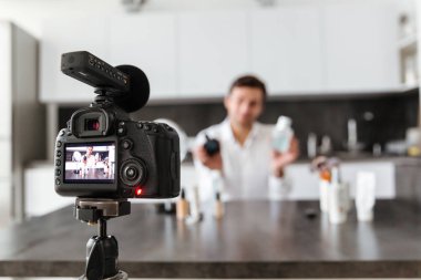 Onun video blog bölüm filme yakışıklı genç