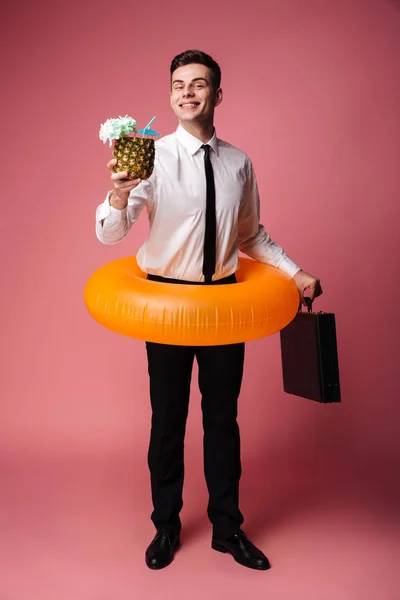 Joven empresario alegre con anillo de goma — Foto de Stock