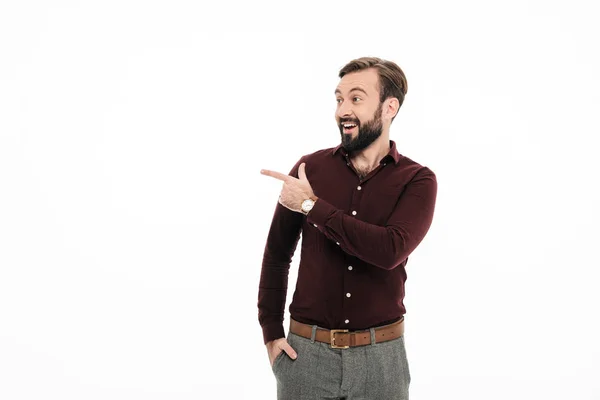 Retrato de un hombre barbudo excitado —  Fotos de Stock